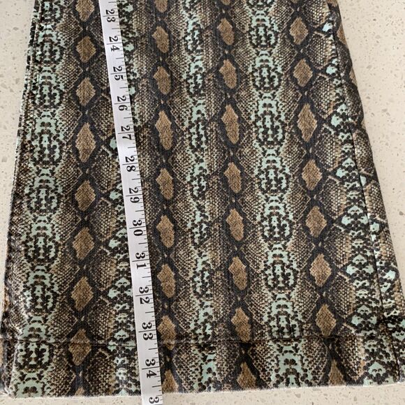 Urban outfitters Snakeskin Mid Rise Stretchy Snakeprint Flare Jean Pants Size 28 - Picture 7 of 9